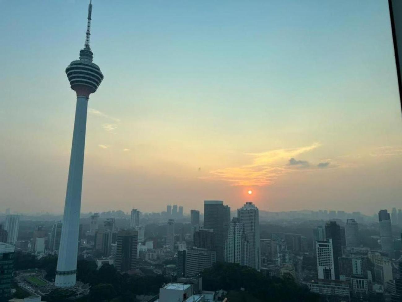 Vortex Suites Klcc By Moonlight Kuala Lumpur Exteriör bild