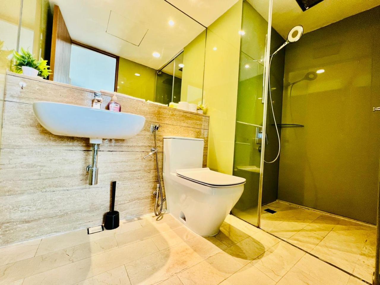 Vortex Suites Klcc By Moonlight Kuala Lumpur Exteriör bild